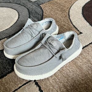 Men’s Hey Dude Size 9